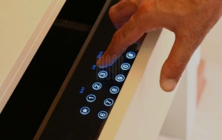 تصویر گاو صندوق داخل کمد