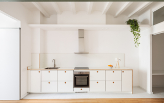 کابینت سفید در بازسازی آپارتمان